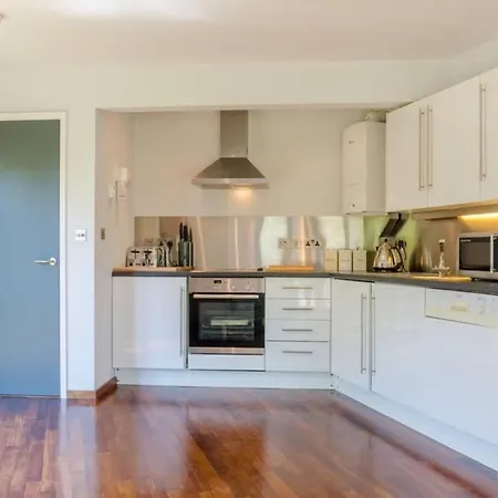 Charming Summerhouse Annexe In Lush Gardens In Fowey