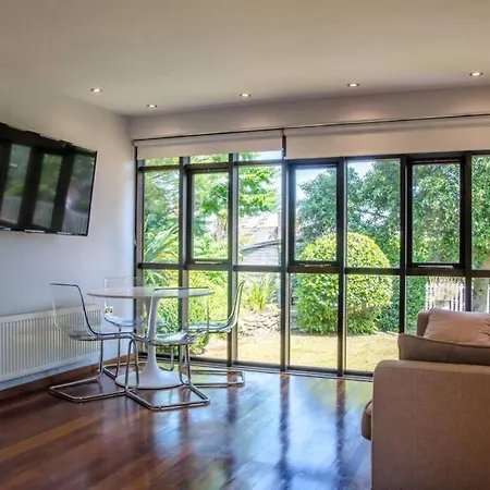 Holiday home Charming Summerhouse Annexe In Lush Gardens In Fowey
